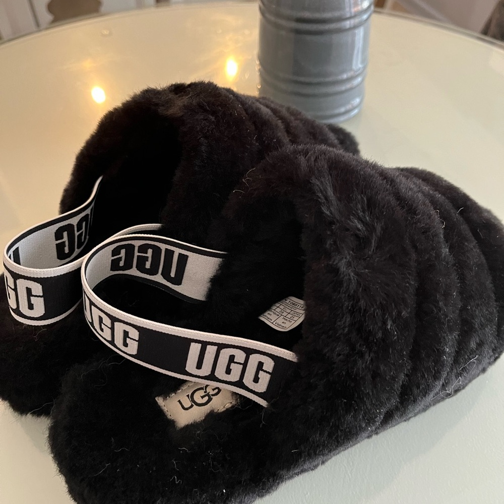 Ugg Slippers. Euc - image 1